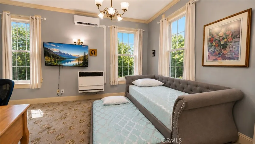 225 N Lima St #204 Sierra Madre, CA 91024