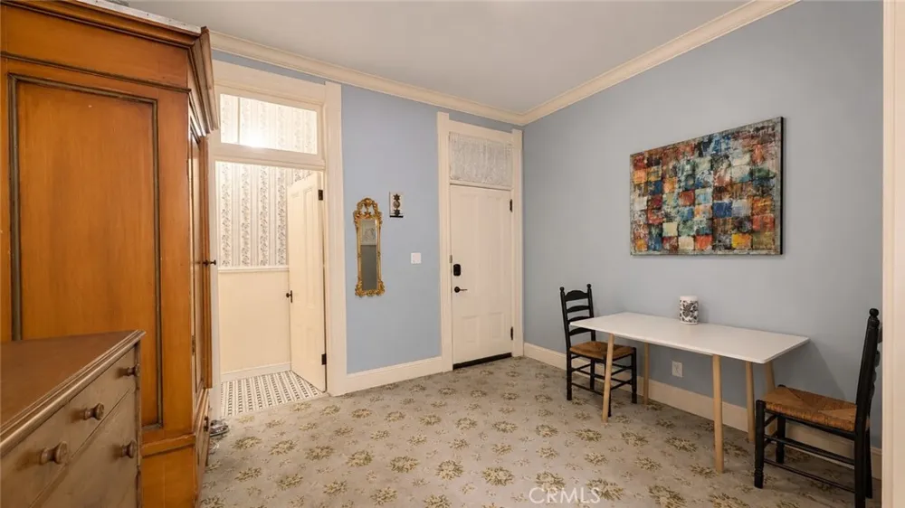 225 N Lima St #204 Sierra Madre, CA 91024