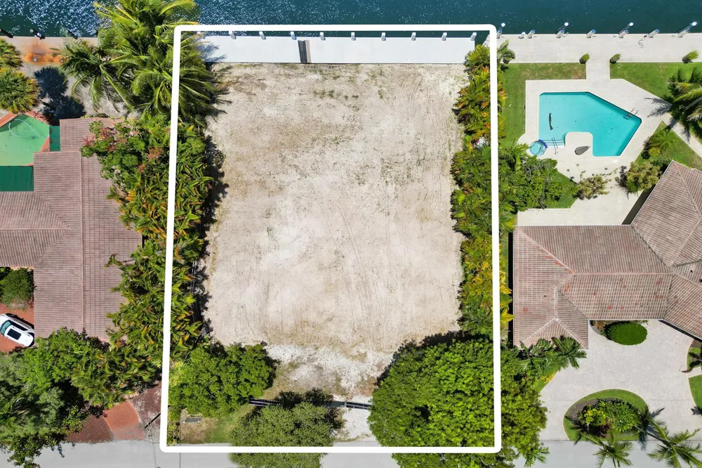 2552 Mercedes Drive Fort Lauderdale, FL 33316
