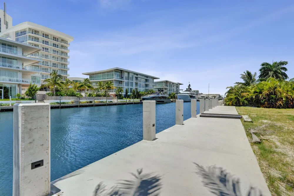 2552 Mercedes Drive Fort Lauderdale, FL 33316