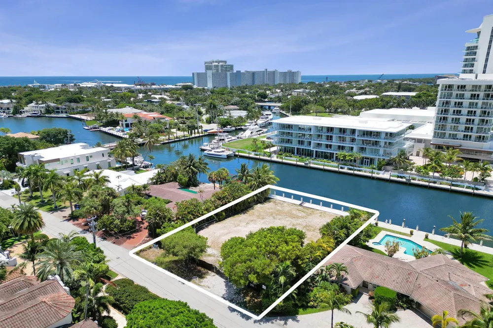 2552 Mercedes Drive Fort Lauderdale, FL 33316