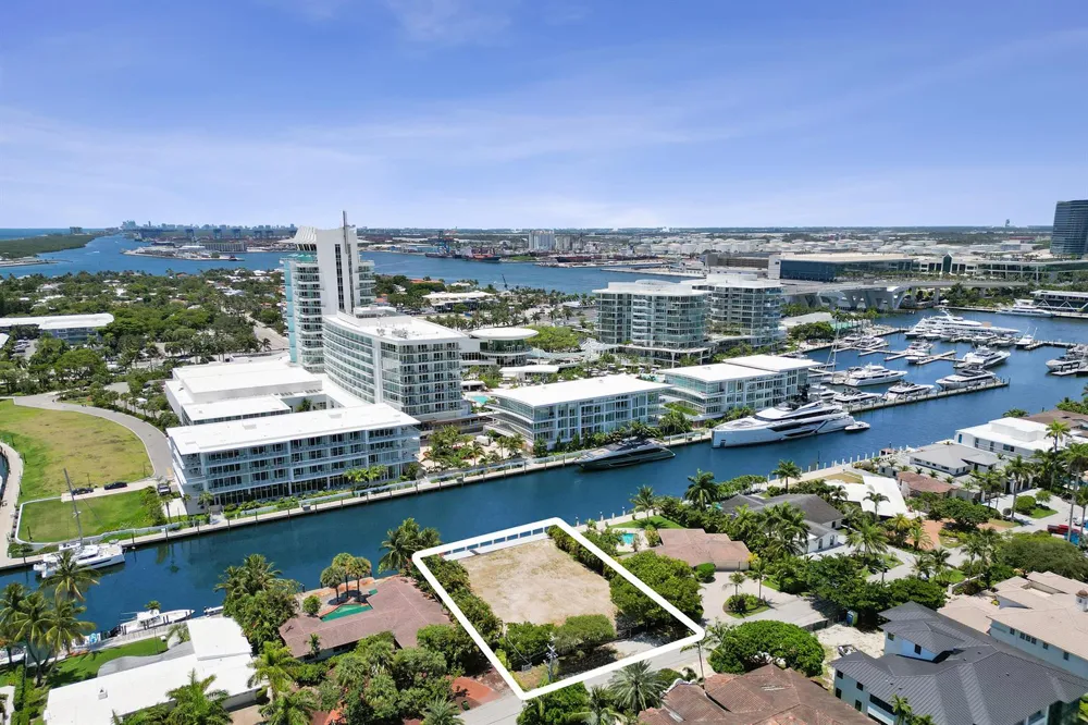 2552 Mercedes Drive Fort Lauderdale, FL 33316