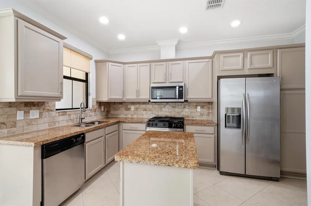 3390 NW 125th Avenue Sunrise, FL 33323