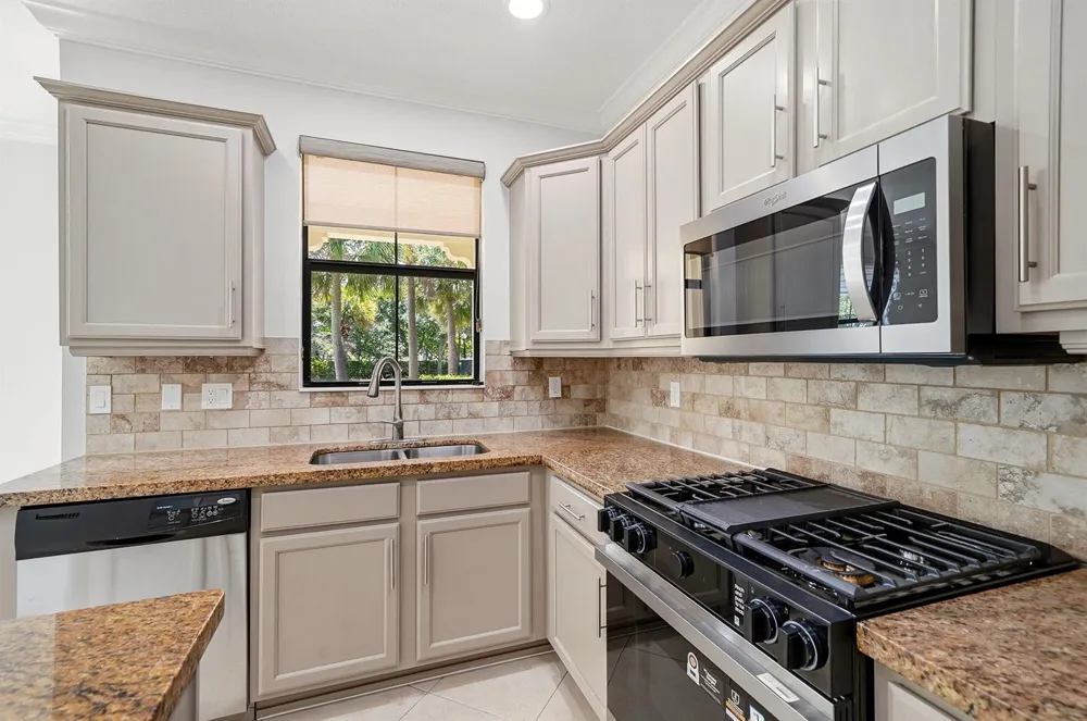 3390 NW 125th Avenue Sunrise, FL 33323