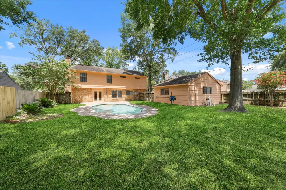 8406 Pine Falls Drive Houston, TX 77095