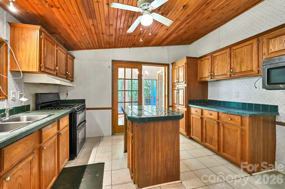 284 Paul Gosnell Road Marshall, NC 28753