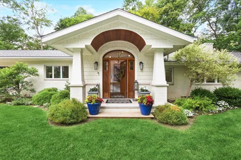 1912 Sunset Court