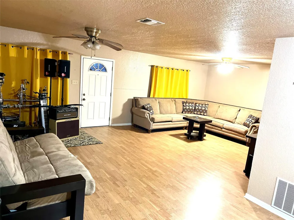 307 5th St Street Sutherland Springs, TX 78161
