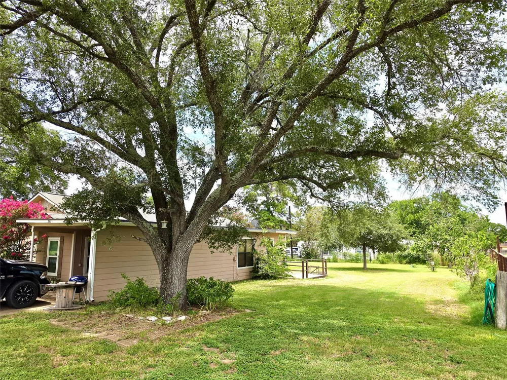 307 5th St Street Sutherland Springs, TX 78161