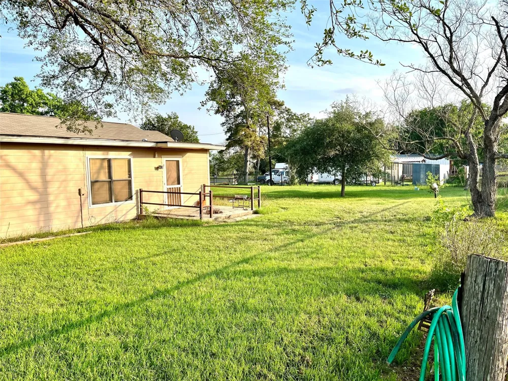 307 5th St Street Sutherland Springs, TX 78161