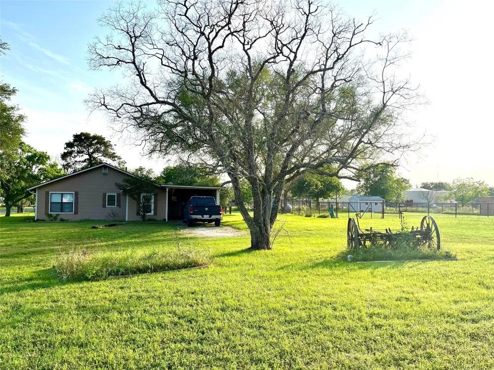 307 5th St Street Sutherland Springs, TX 78161