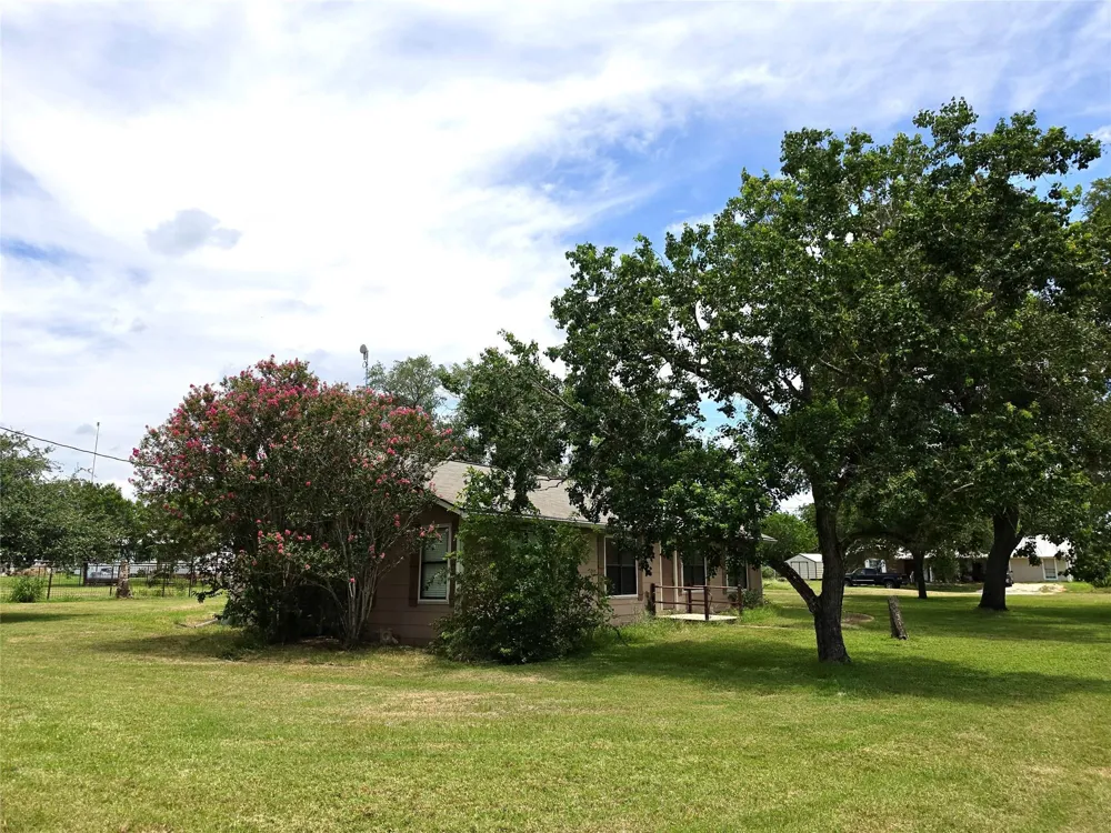 307 5th St Street Sutherland Springs, TX 78161