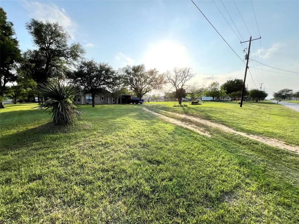 307 5th St Street Sutherland Springs, TX 78161