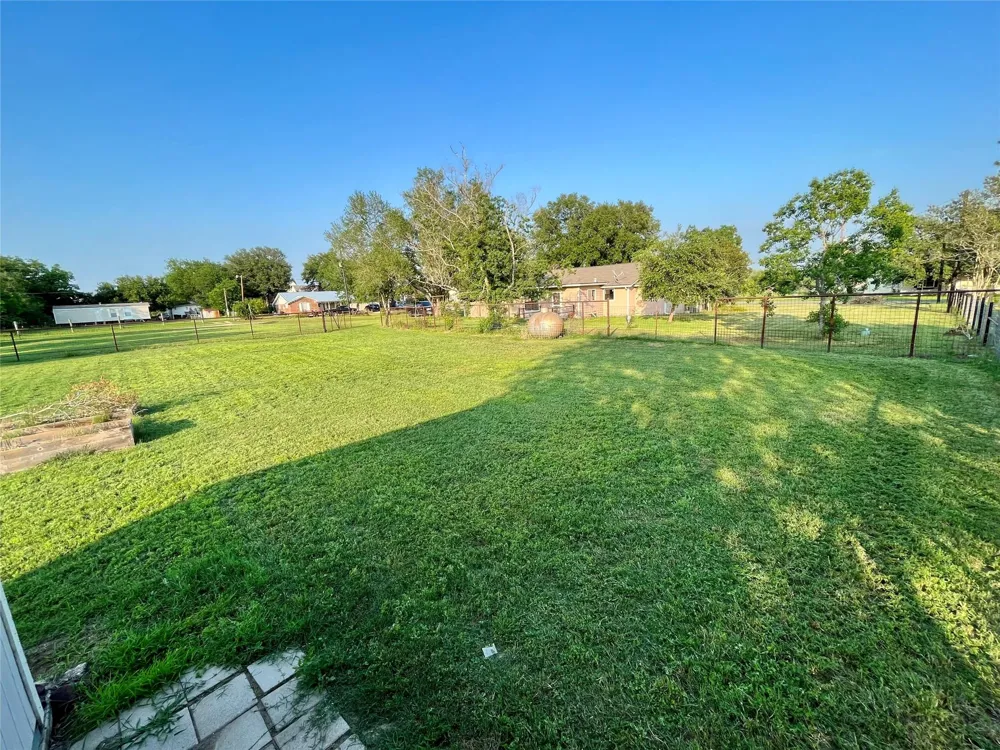 307 5th St Street Sutherland Springs, TX 78161