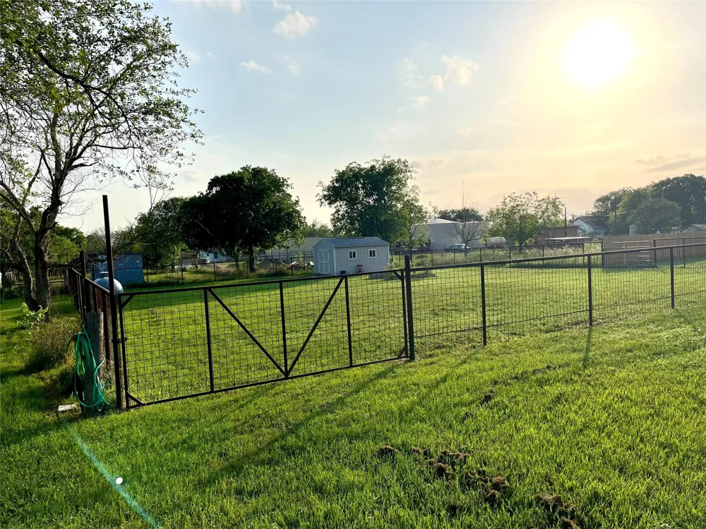 307 5th St Street Sutherland Springs, TX 78161