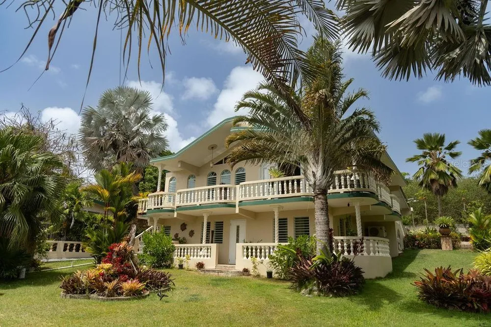 393 MONTE CARMELO Vieques, PR 00765