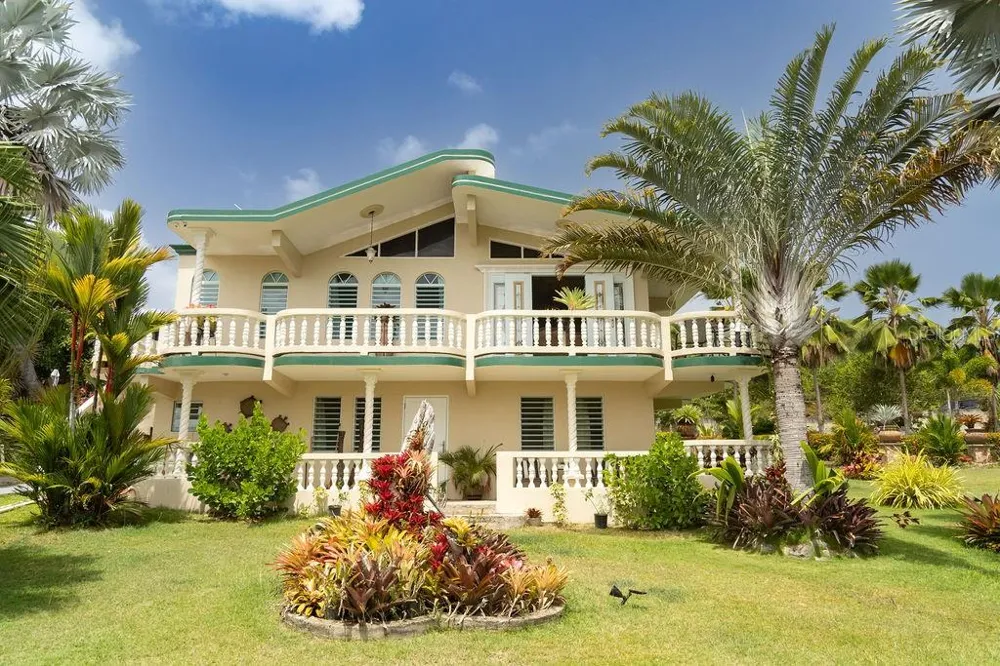 393 MONTE CARMELO Vieques, PR 00765