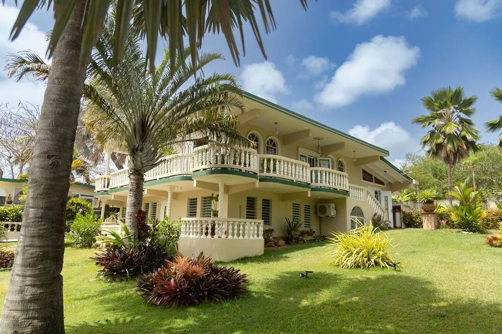 393 MONTE CARMELO Vieques, PR 00765