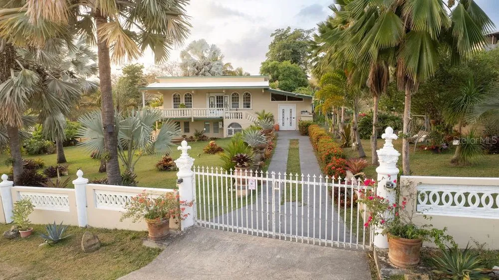 393 MONTE CARMELO Vieques, PR 00765