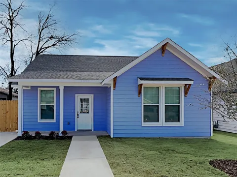 1032 E Leuda Street