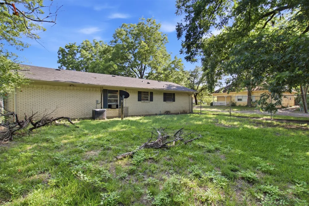 912 Sycamore Street Commerce, TX 75428