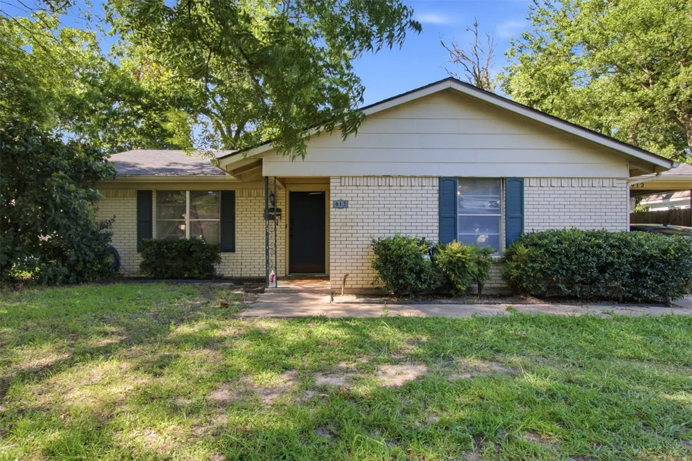 912 Sycamore Street Commerce, TX 75428