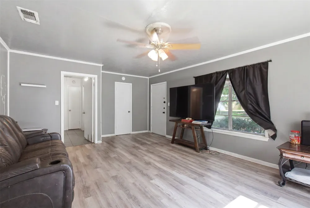 912 Sycamore Street Commerce, TX 75428