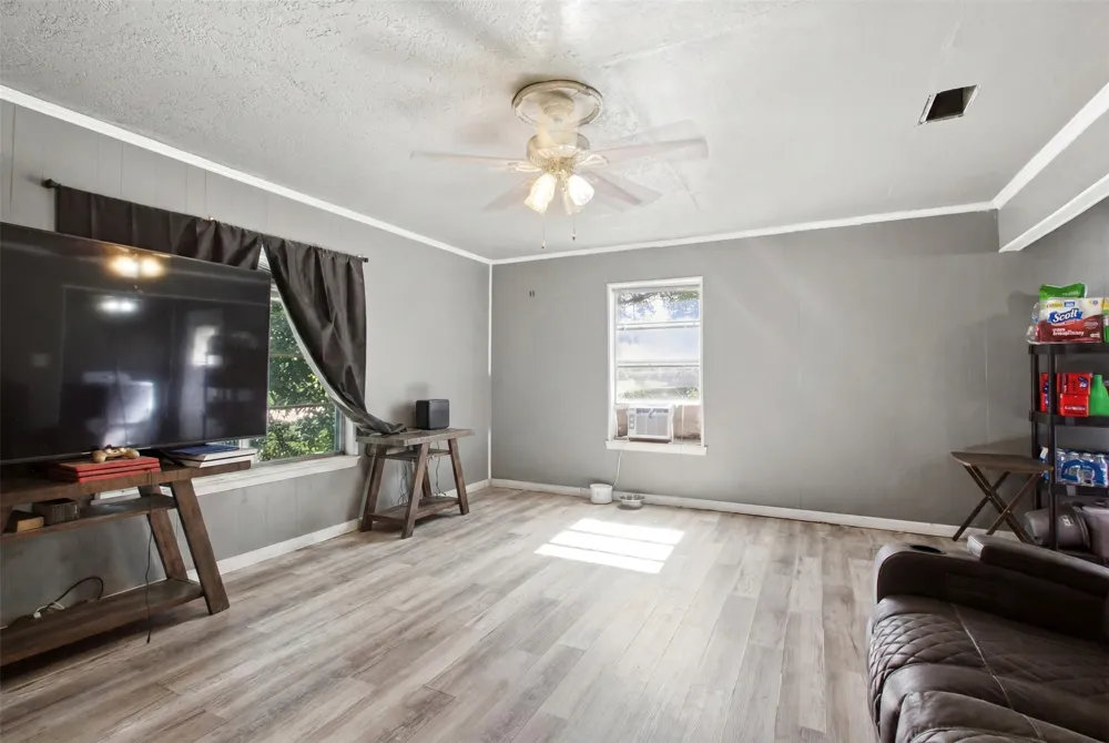 912 Sycamore Street Commerce, TX 75428