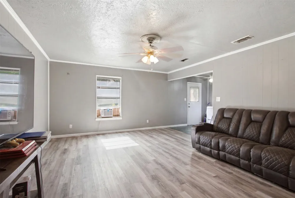 912 Sycamore Street Commerce, TX 75428