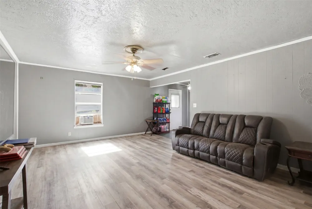 912 Sycamore Street Commerce, TX 75428