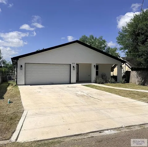 805 W Spruce Avenue