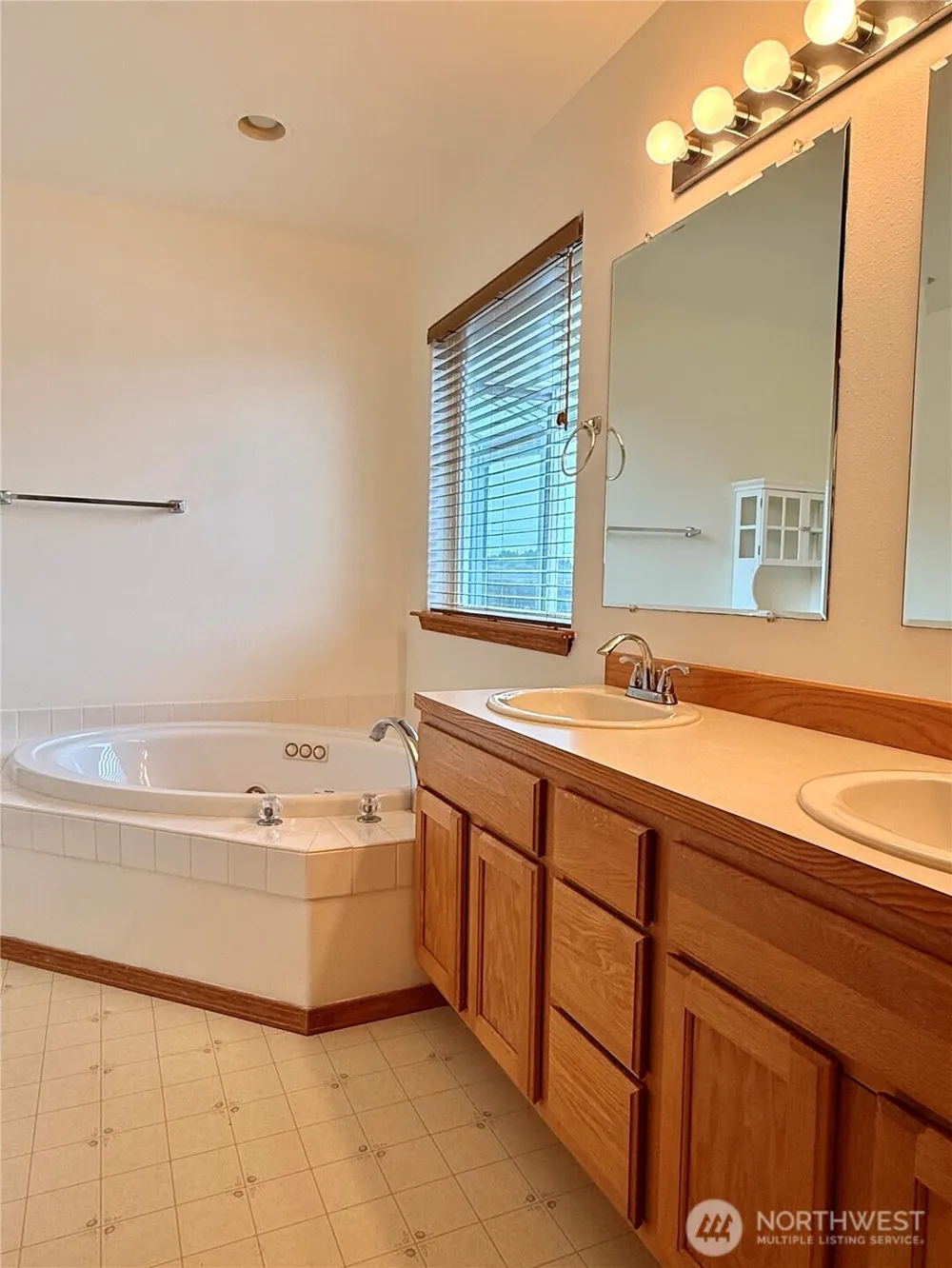 137 Canal Drive NE Ocean Shores, WA 98569