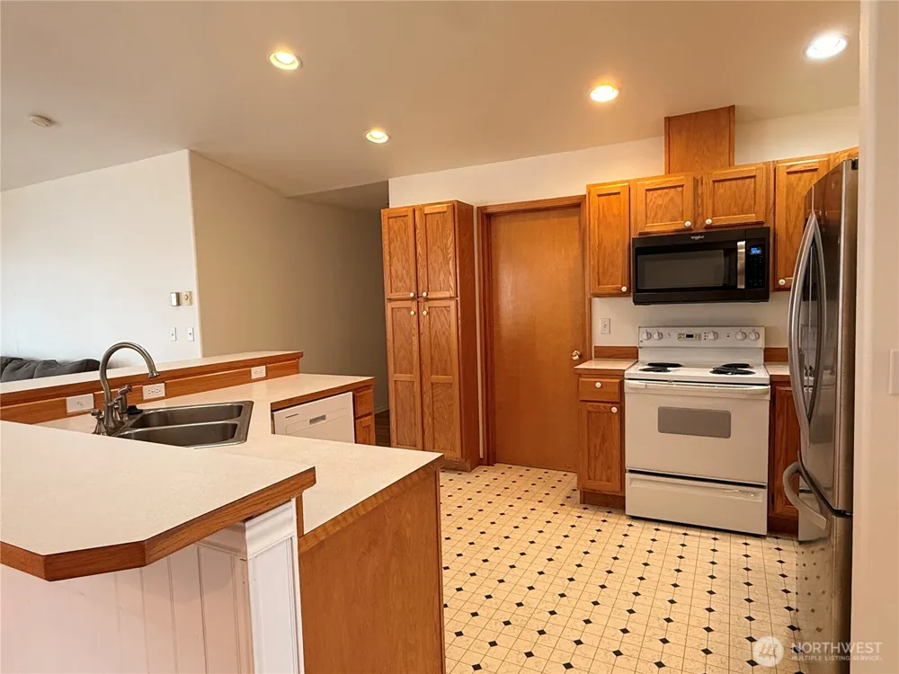 137 Canal Drive NE Ocean Shores, WA 98569