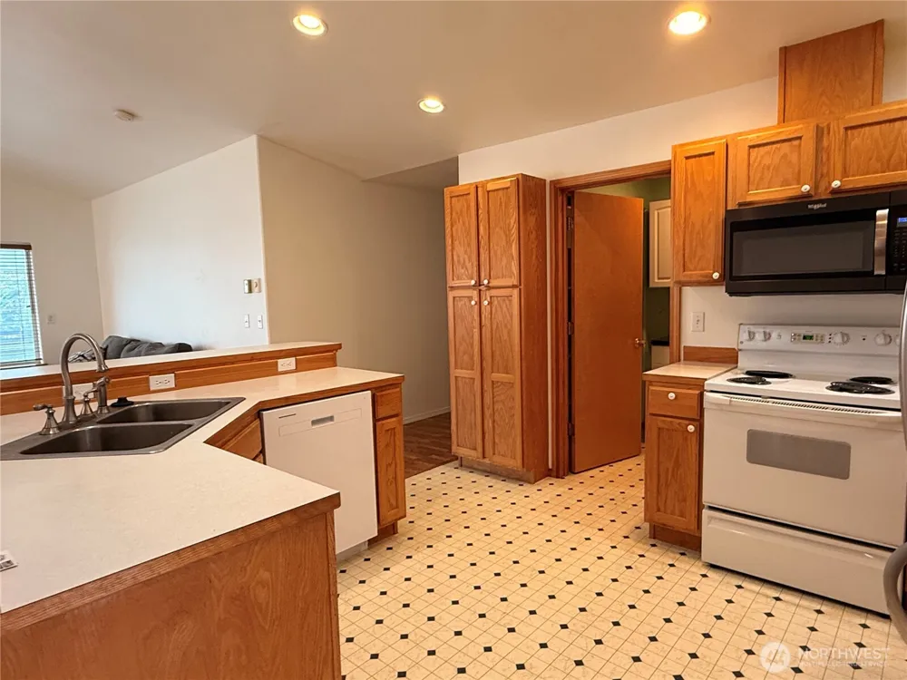 137 Canal Drive NE Ocean Shores, WA 98569