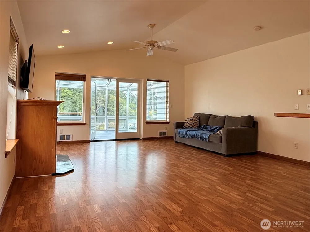 137 Canal Drive NE Ocean Shores, WA 98569