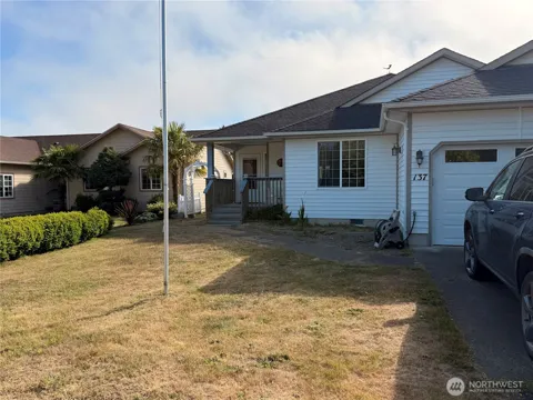 137 Canal Drive NE