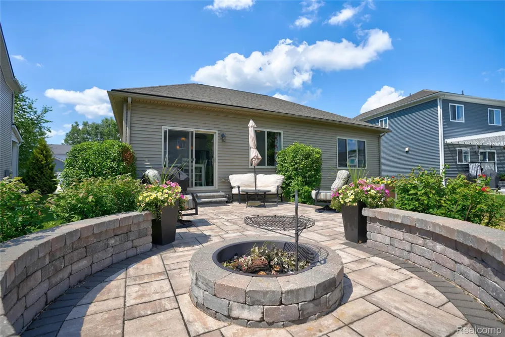 322 Hidden River E Holly Township, MI 48442
