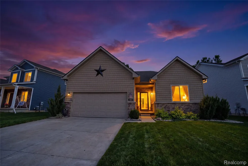 322 Hidden River E Holly Township, MI 48442