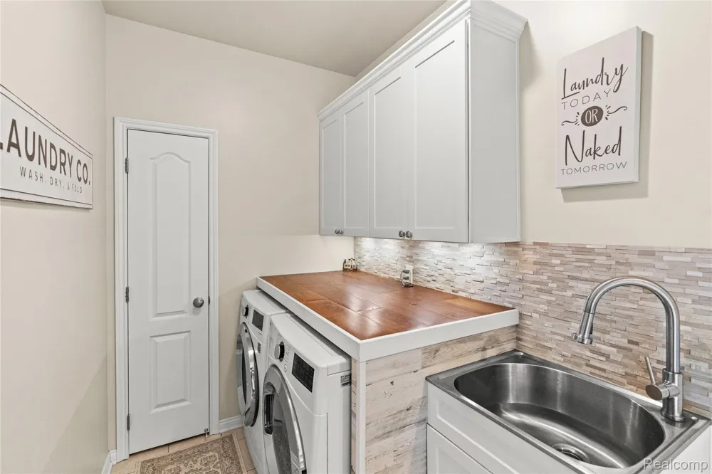322 Hidden River E Holly Township, MI 48442