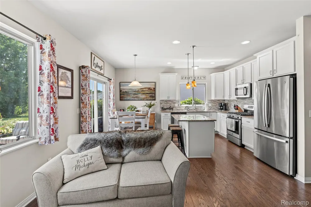 322 Hidden River E Holly Township, MI 48442