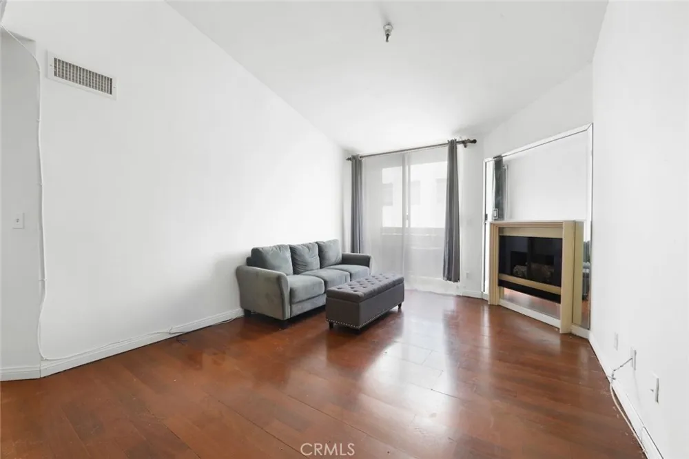5143 Bakman #417 North Hollywood, CA 91601