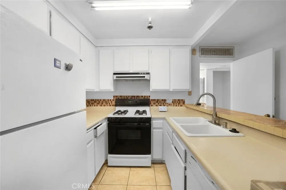 5143 Bakman #417 North Hollywood, CA 91601