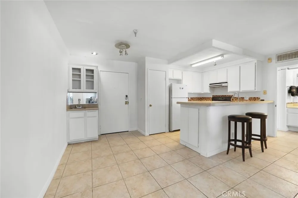 5143 Bakman #417 North Hollywood, CA 91601