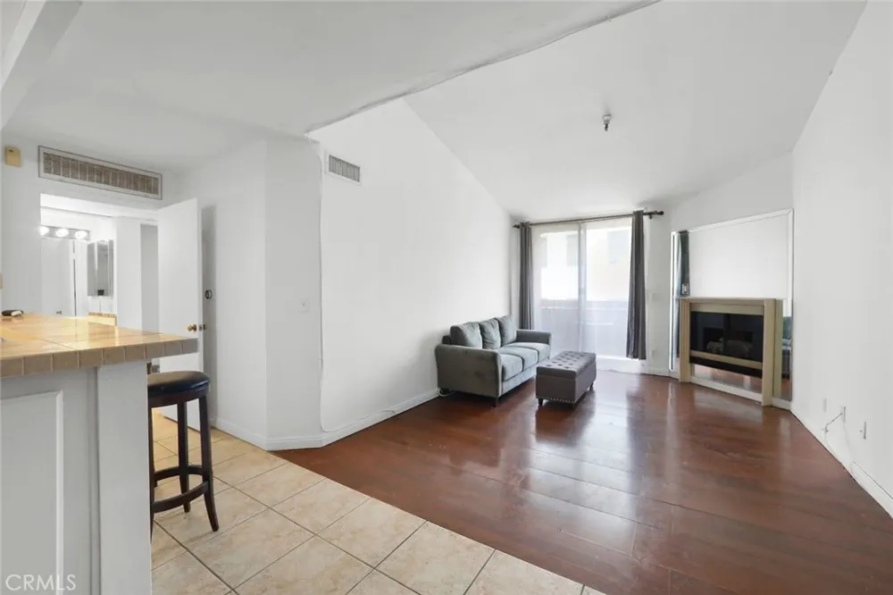 5143 Bakman #417 North Hollywood, CA 91601