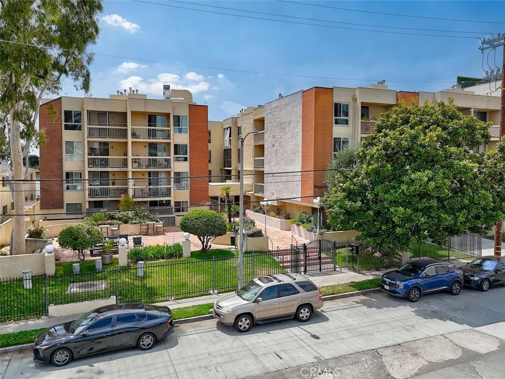 5143 Bakman #417 North Hollywood, CA 91601