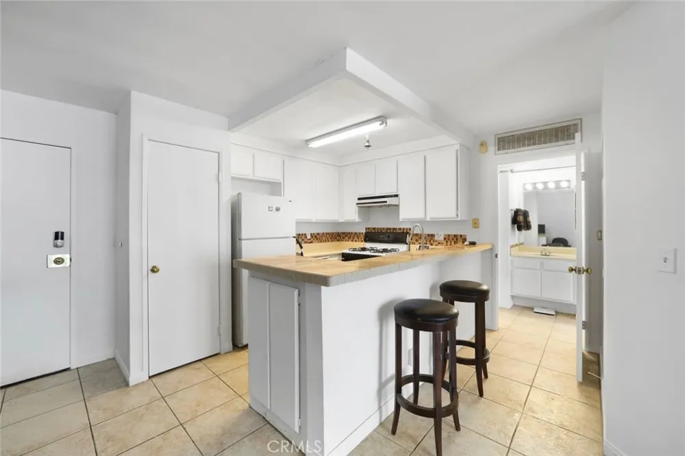 5143 Bakman #417 North Hollywood, CA 91601