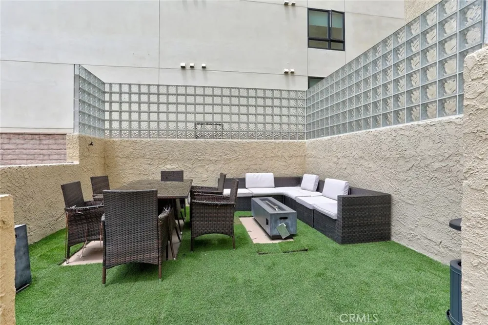 5143 Bakman #417 North Hollywood, CA 91601