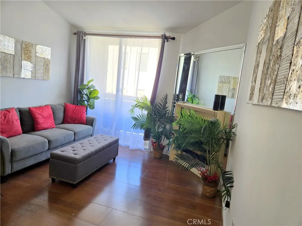 5143 Bakman #417 North Hollywood, CA 91601