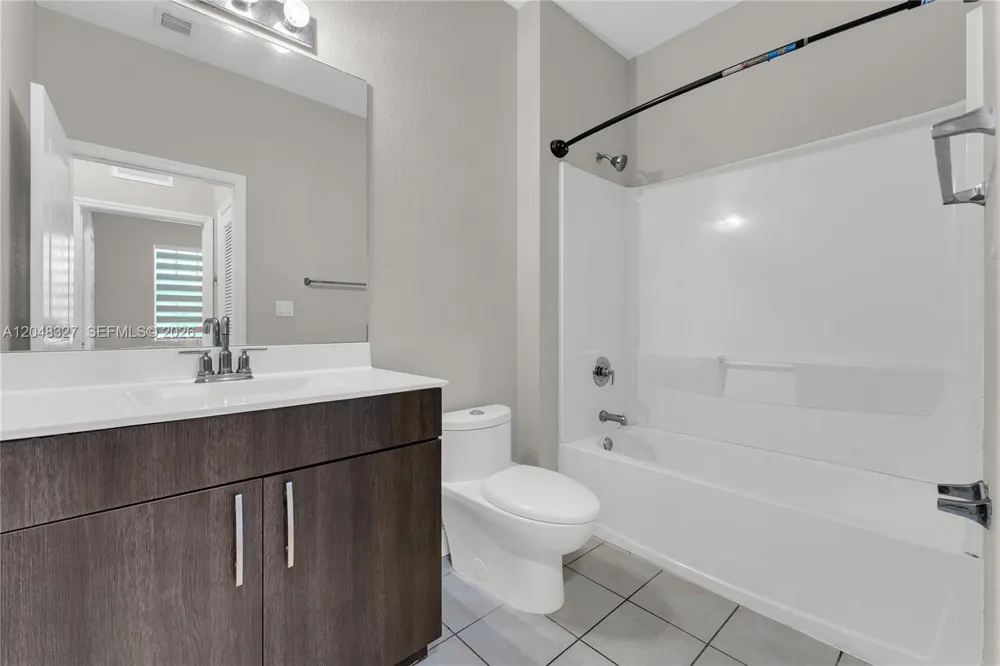 4040 NW 11th St Lauderhill, FL 33313