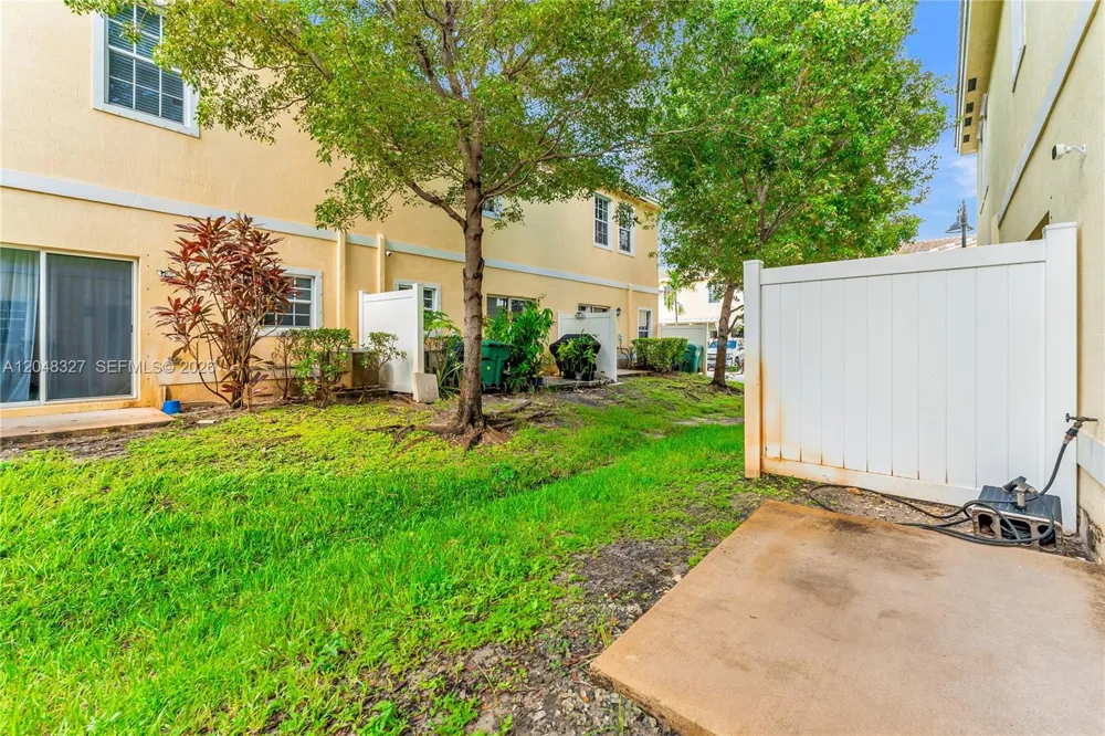 4040 NW 11th St Lauderhill, FL 33313